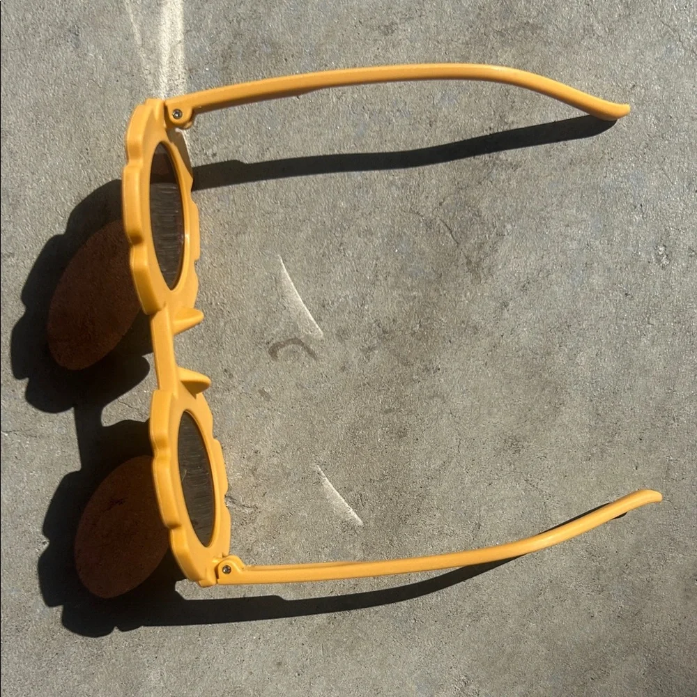 Toddler Flower-Shaped Round Sunglasses in Mustard Yellow